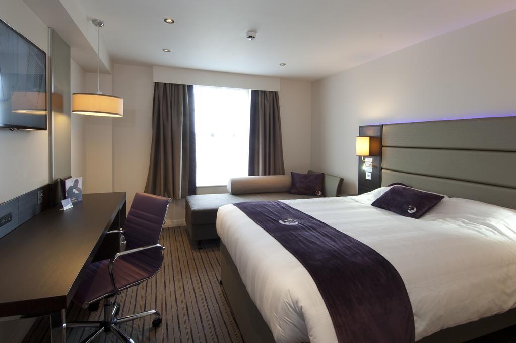 Premier Inn London Edgware بارنيت الغرفة الصورة